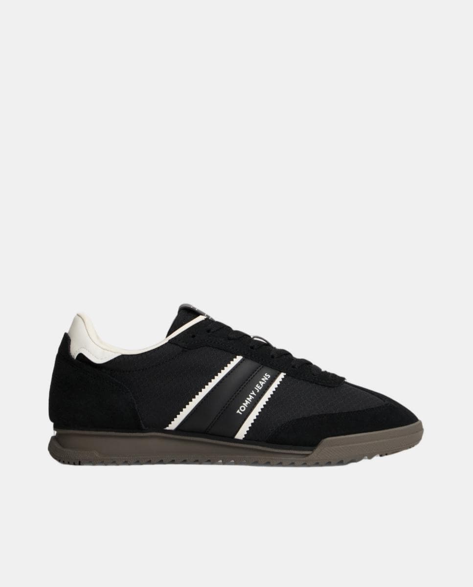 Tommy Hilfiger Zapatillas deportivas en negro con suela dentada