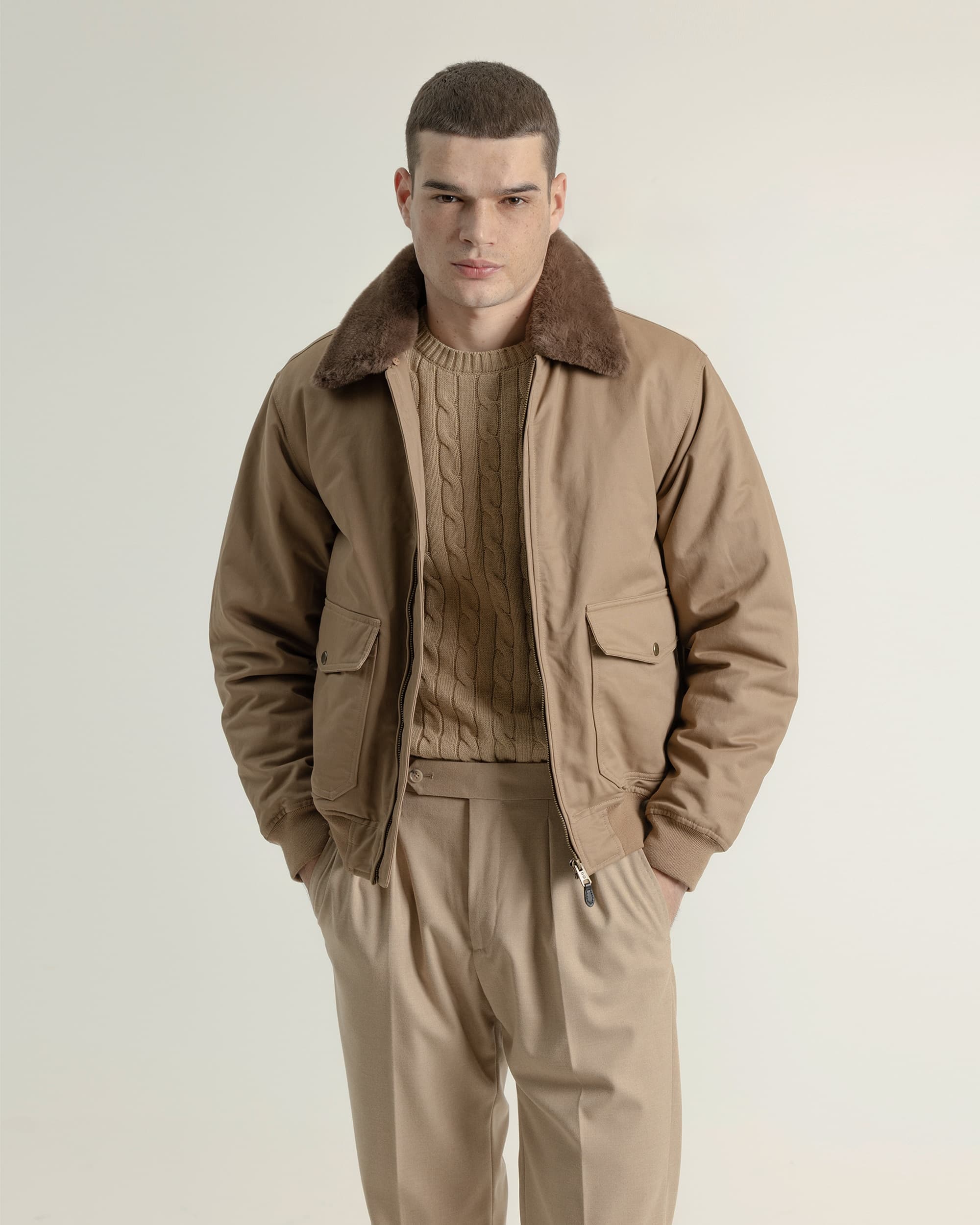 PuroEgo Cazadora bomber cuello desmontable de hombre arena