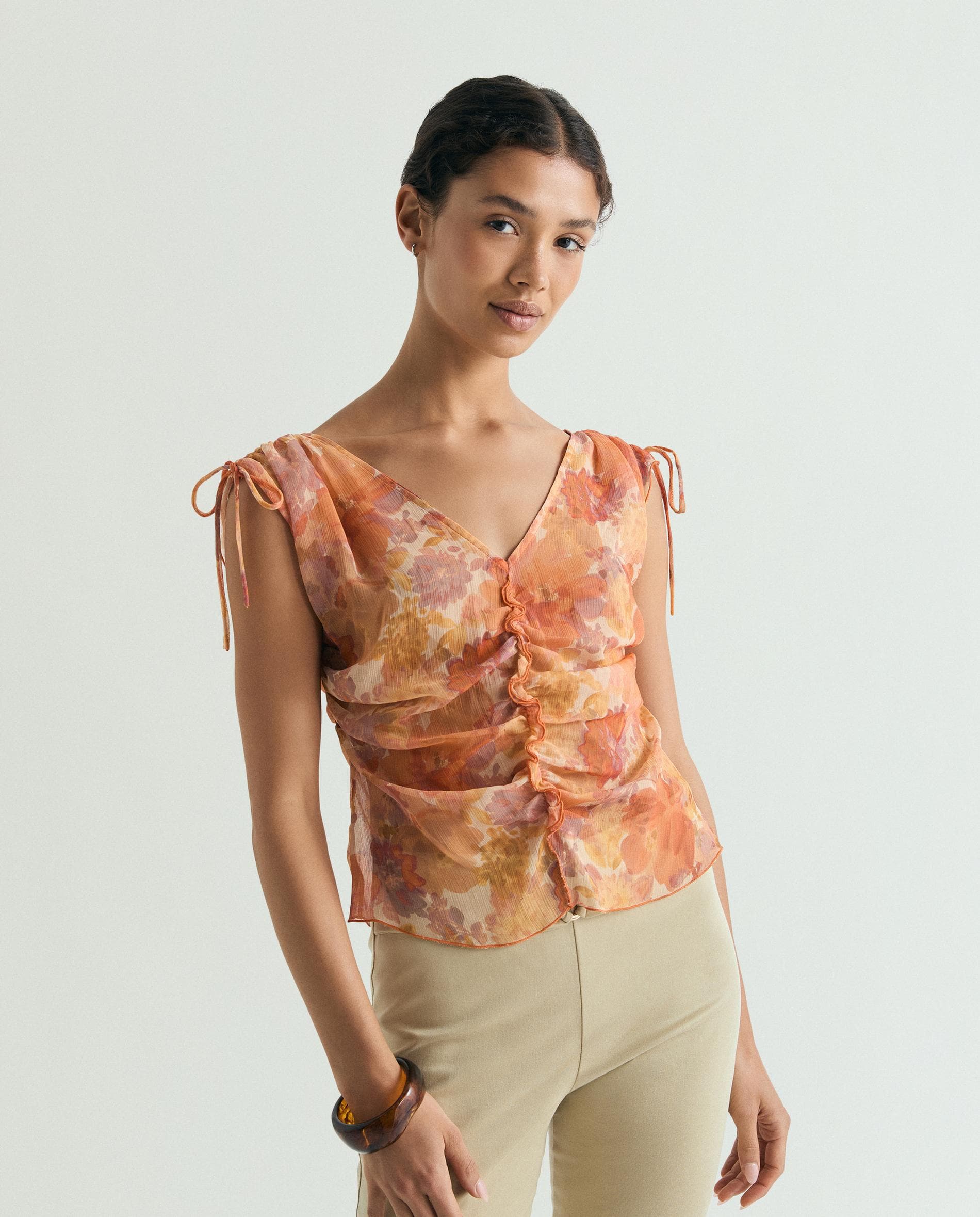 Scalpers Blusa de mujer estampada con detalles fruncidos